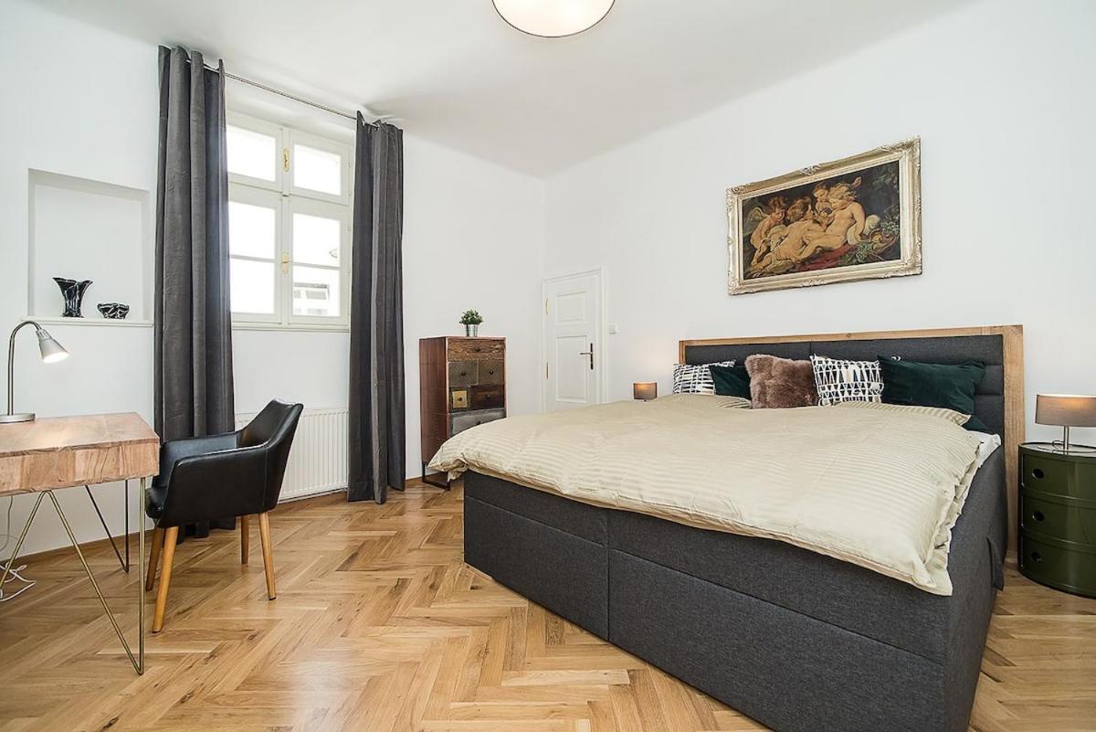 Newly Renovated 1-bed At Charles Bridge Apartament *