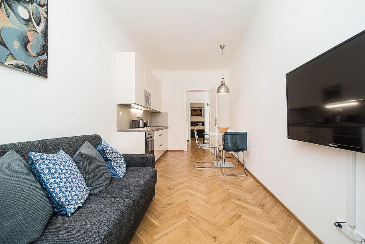 Newly Renovated 1-bed At Charles Bridge * Praga