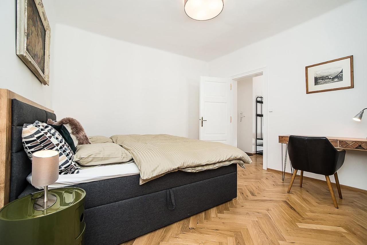 Newly Renovated 1-bed At Charles Bridge Apartament Praga