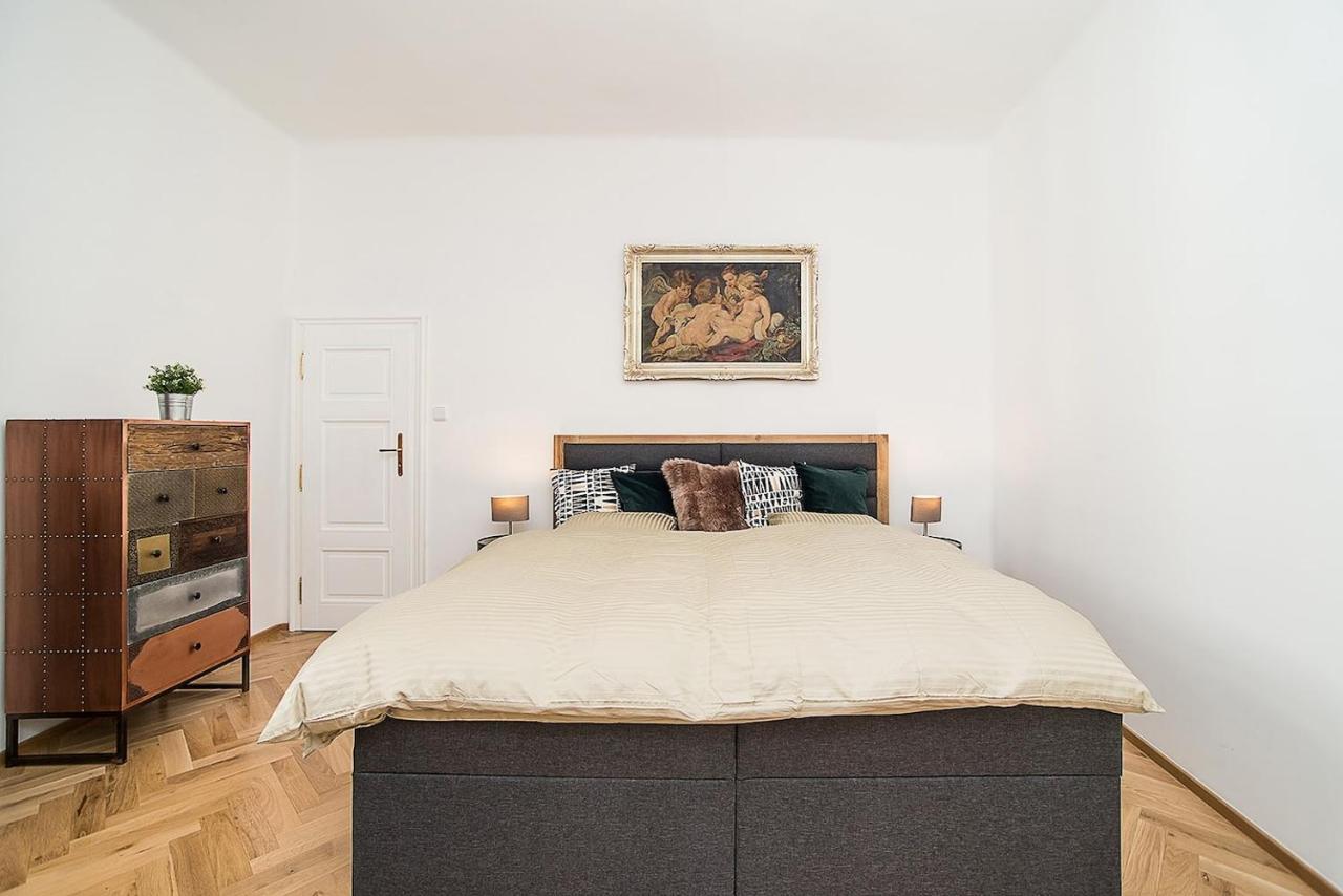 Apartment Newly Renovated 1-bed At Charles Bridge Prag